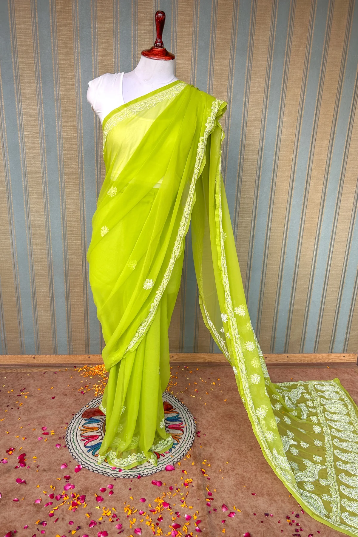 Arsh Handcrafted Semi Georgette Heavy Palla Chikan Embroidered Saree - Image 2