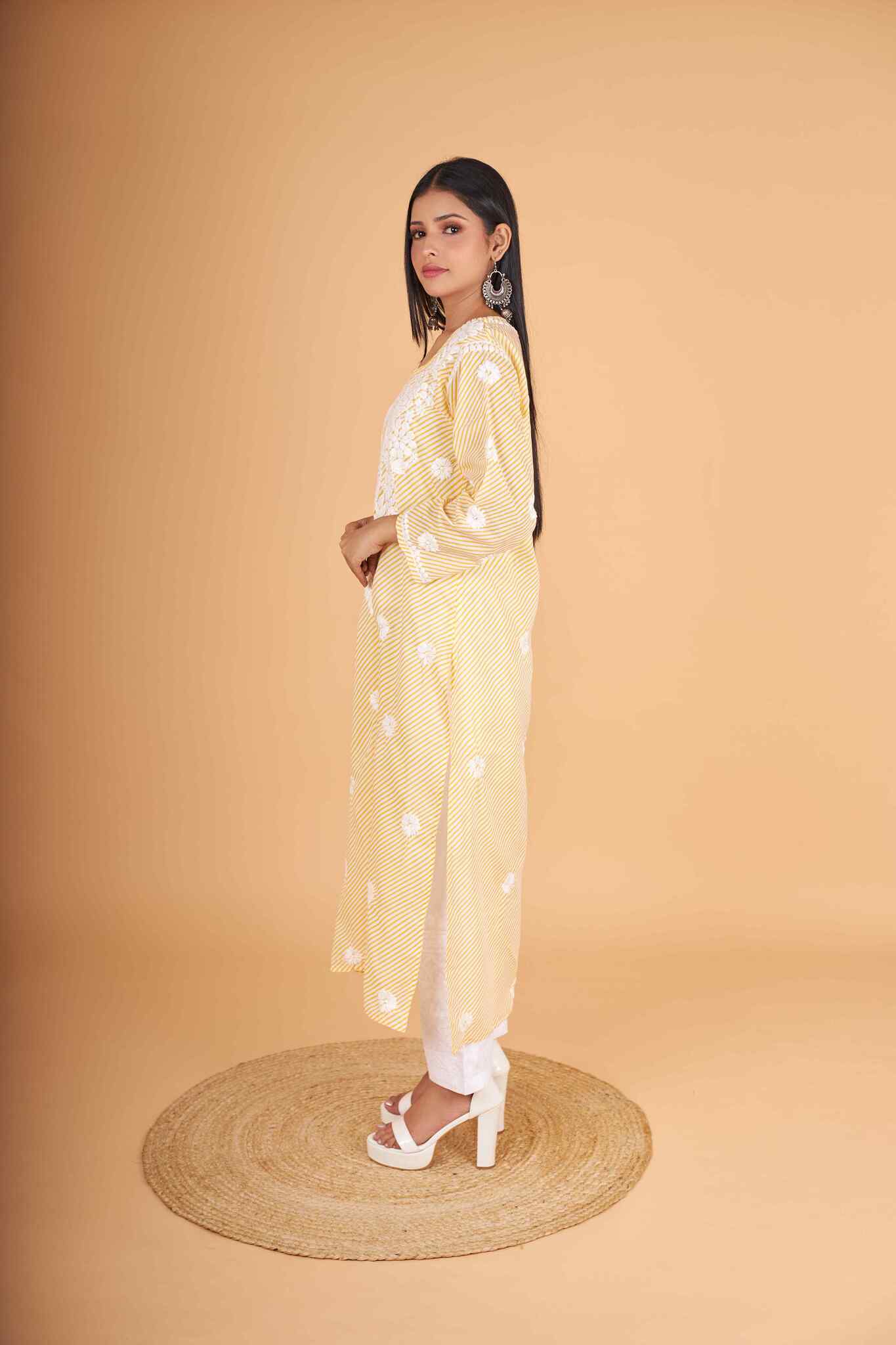 Arsh Handcrafted Leheriya Print Pure Cotton Chikan Kurti - Image 4
